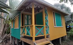 Hotel Yellow Home Providencia Isla