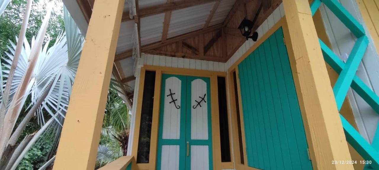 Hotel Yellow Home Providencia Isla South West Bay Exterior foto